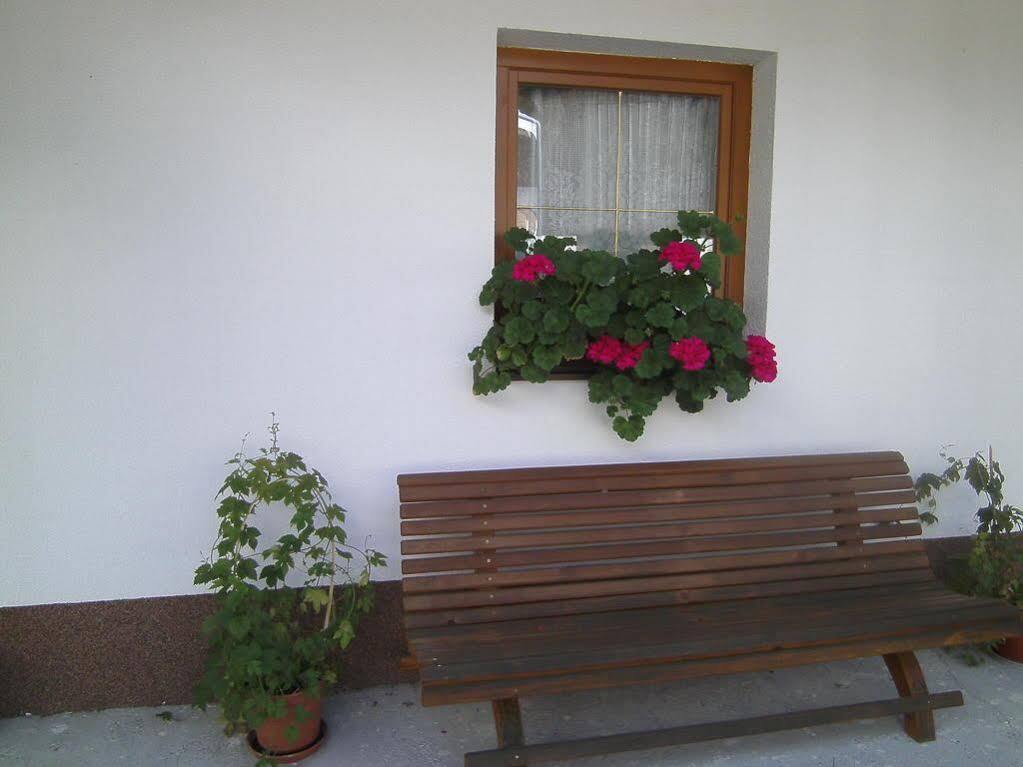 Ferienwohnung Gapp Elbigenalp Exterior foto